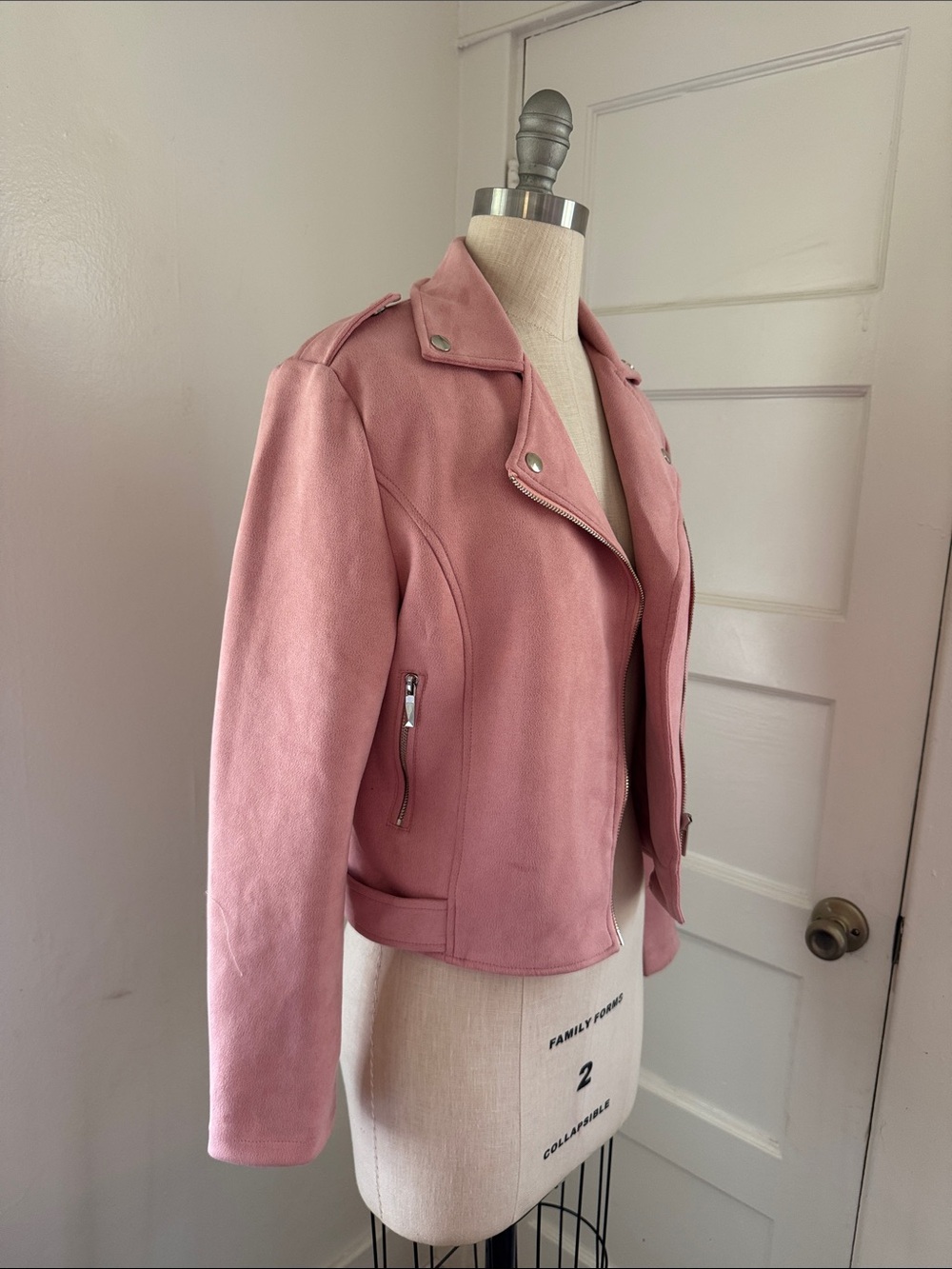 Brand New. Women's Dusty Pink Moto-Style Leather Jacket - Picture 2 of 8